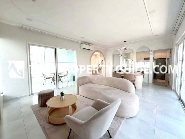 House with Shared Pool for rent in Bangnatrad